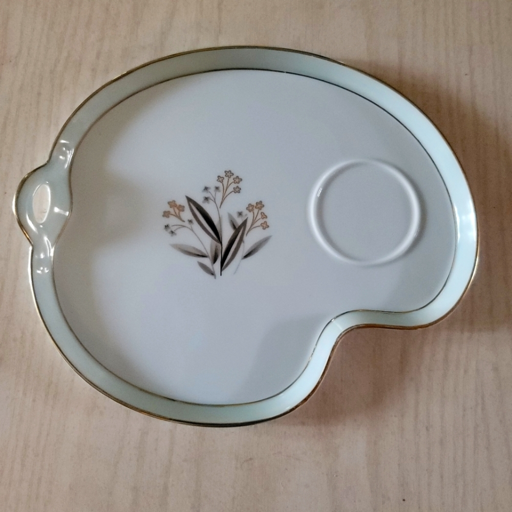 Snack plates by Noritake China excellent condition gold leaf trim